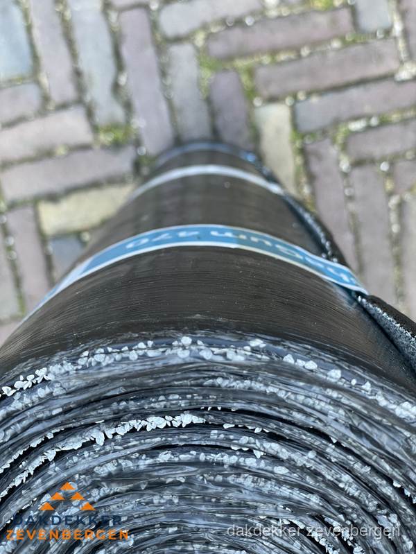 Rol bitumen dakleer met leislag voor plat dak in Zevenbergen Rol bitumen dakleer met leislag voor plat dak in Zevenbergen